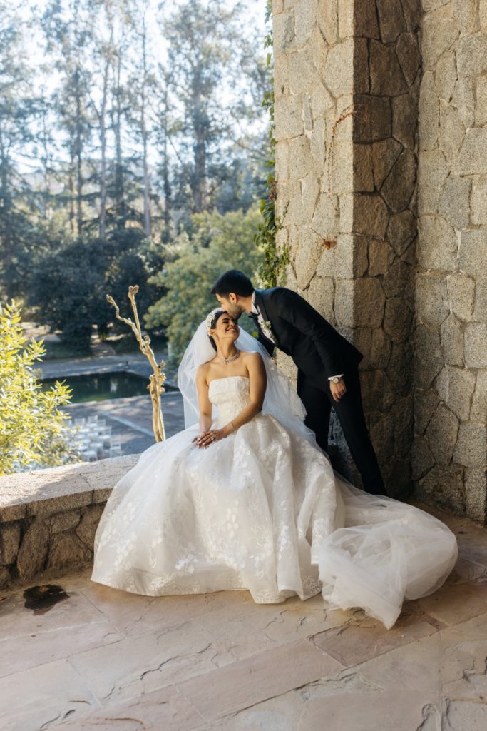 wedding planner bride and groom kiss forehead