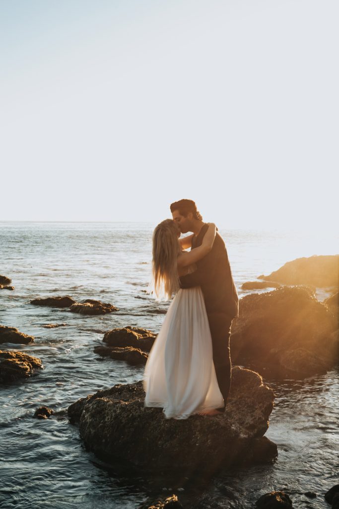 wedding planner couple kiss beach